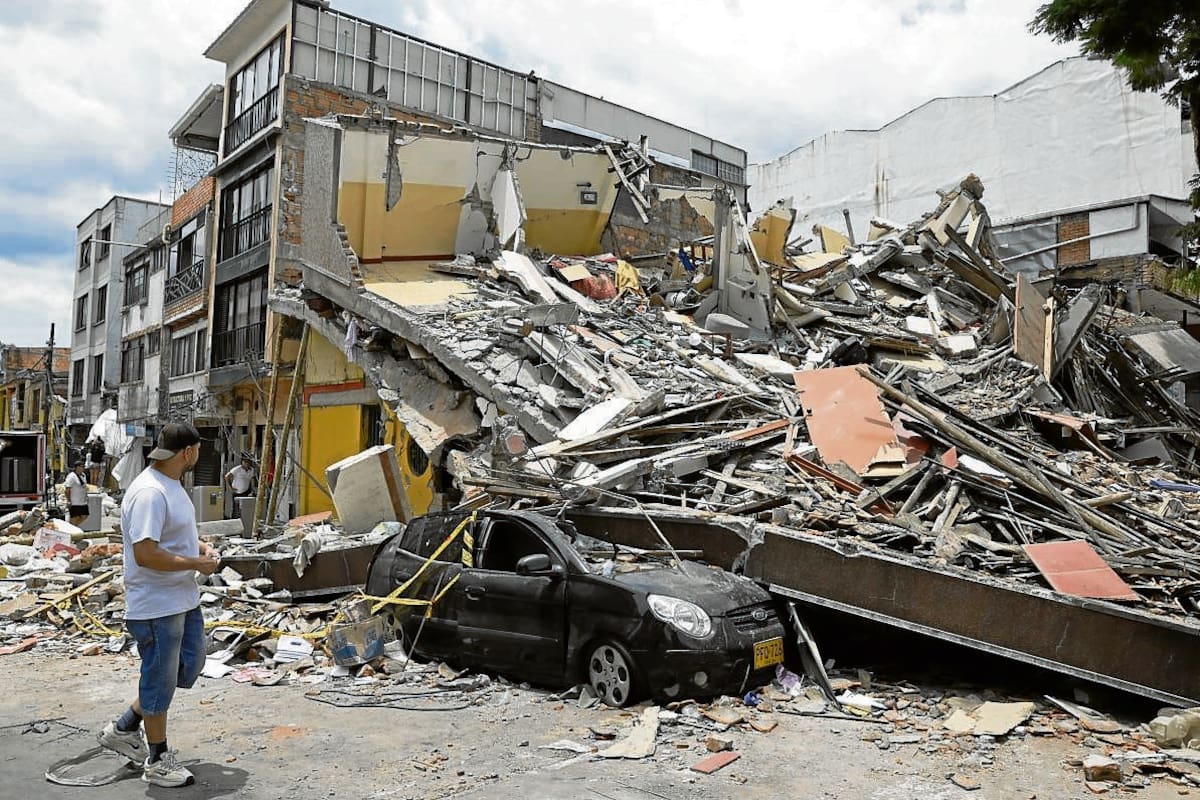 Colombia vive la crucial fase de la ‘ventana de vida’, las 72 horas posteriores a un desastre natural o accidente, en la que hay más probabilidades de rescatar a las personas que permanecen atrapadas. Foto: EFE.