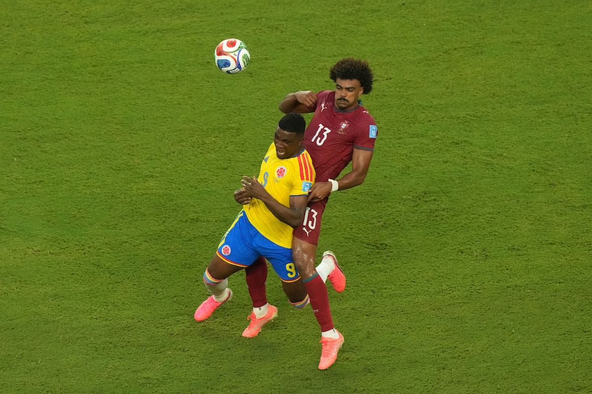 Colombia y Portugal disputan un parejo partido en Miami. //Foto, AP: Marta Lavandier