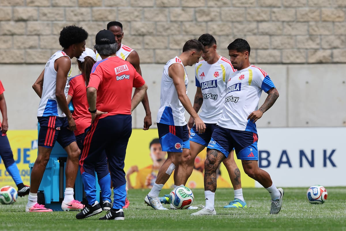 Los jugadores de la selección de Colombia durante el entrenamiento que ha realizado este viernes en Academia 'Aga' en Zapopan, Jalisco (México). Foto, EFE: Alex Cruz.