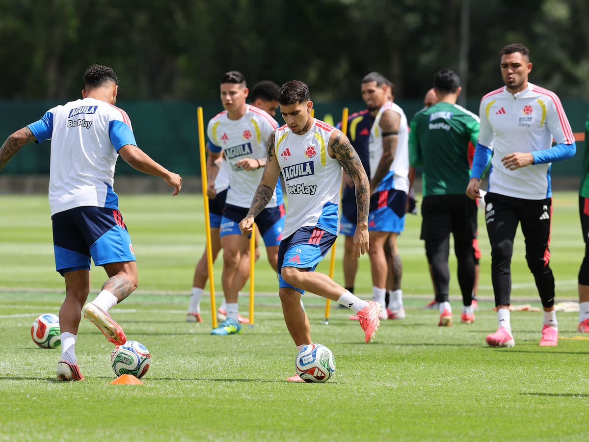 Los jugadores de la selección de Colombia durante el entrenamiento que ha realizado este viernes en Academia 'Aga' en Zapopan, Jalisco (México). //Foto, EFE: Alex Cruz.