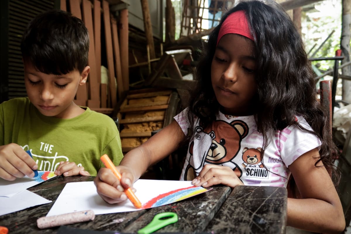 La maestra Katherine Arévalo decidió cambiar la historia de los niños del barrio 12 de octubre en Bucaramanga. Foto: Franz Rey.