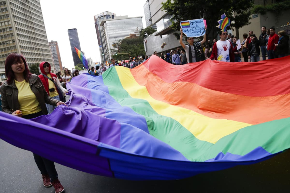 El Departamento de Defensa de Estados Unidos "mantendrá la actual política sobre la exhibición de banderas no oficiales" en respuesta a si permitirán la presencia de banderas LGTB en instalaciones militares. (Foto/Colprensa)
