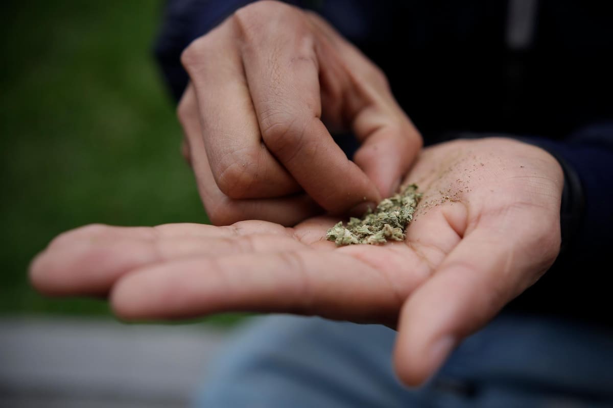 Tumban prohibición para consumo de alcohol y dosis mínima en espacio público. (Foto: Colrpensa / VANGUARDIA)