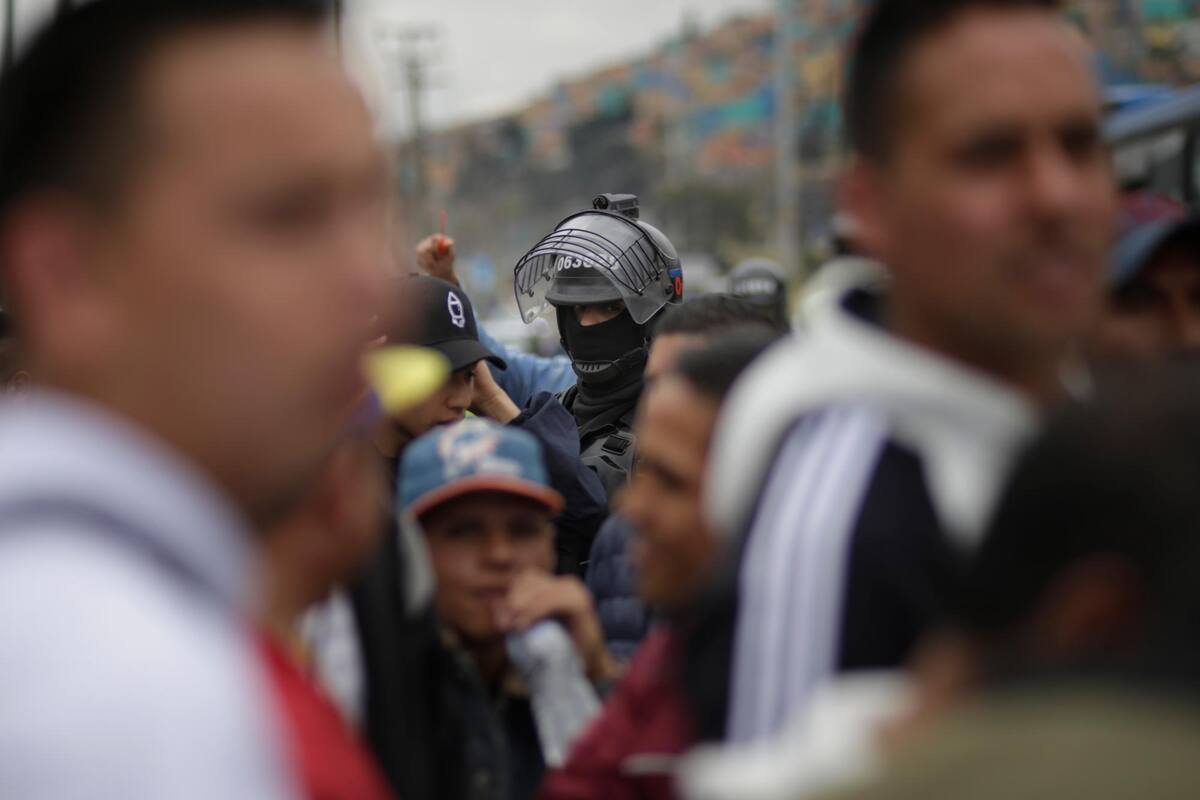 Las autoridades reportaron cuatro personas heridas en medio de disturbios. (Foto: Colprensa / VANGUARDIA)