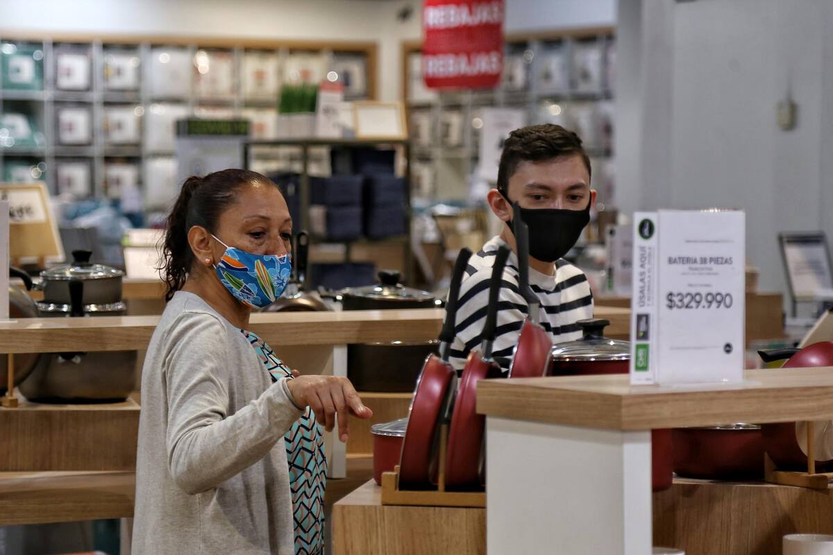 Gobernador propondrá toque de queda durante el próximo Día sin IVA en Santander Camila Díaz / Camila Díaz