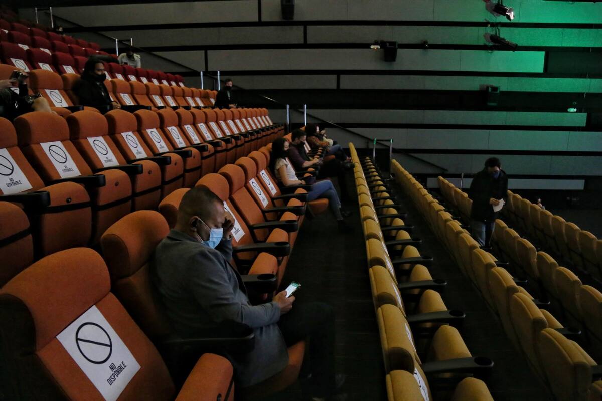 Con la situación actual que vive el país, junto al tercer pico de la pandemia, las directivas de Cine Colombia decidieron reprogramar la reapertura de sus salas de cine en el país. Colprensa