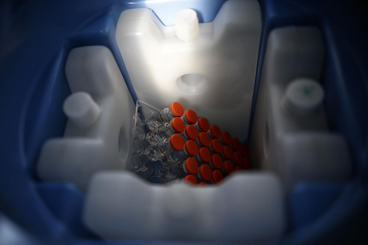 Bancolombia anunció este viernes el lanzamiento de su nueva línea de crédito ‘Juntos por la Vacunación’, una línea para que privados puedan comprar vacunas contra el COVID-19. Colprensa