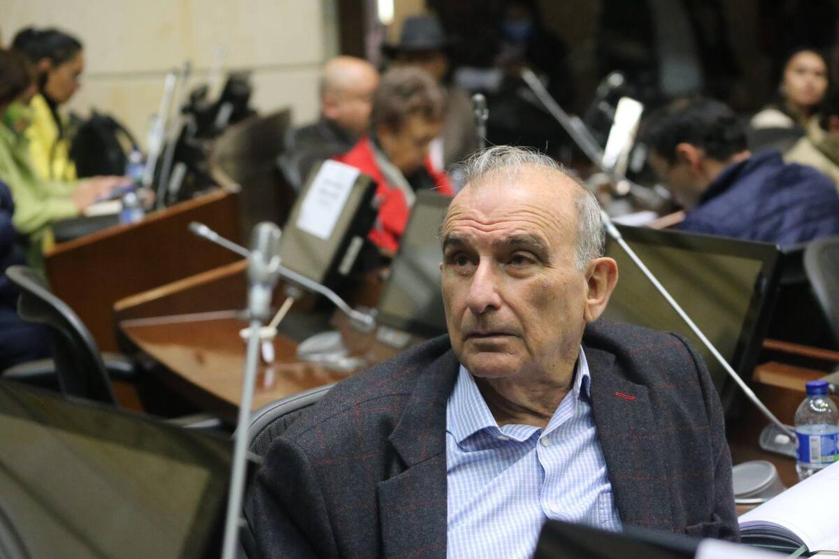 Sesión de la Comisión de Paz del Senado., en la foto senador Humberto de la Calle. | Colprensa / VANGUARDIA