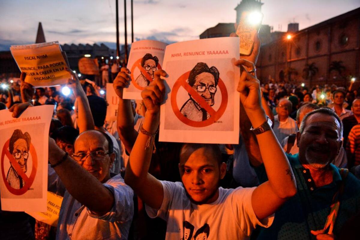 La convocatoria a plantones para pedir la renuncia del Fiscal General reunió a miles de ciudadanos en varias ciudades del país.
