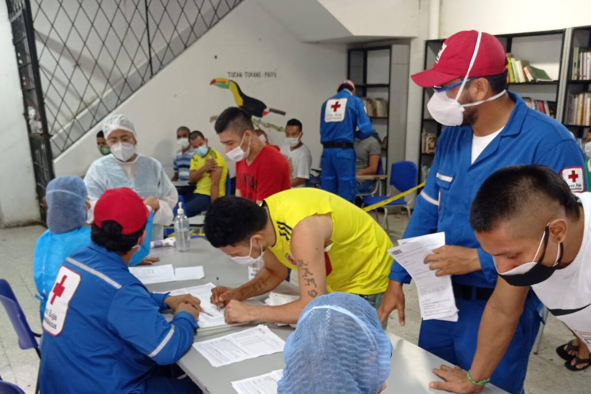 147 privados de la libertad y 21 funcionarios, entre los que se encuentran guardias, auxiliares, personal administrativo y del sector salud, fueron inoculados en el establecimiento Penitenciario de Mediana Seguridad y Carcelario de Leticia. Colprensa / VANGUARDIA
