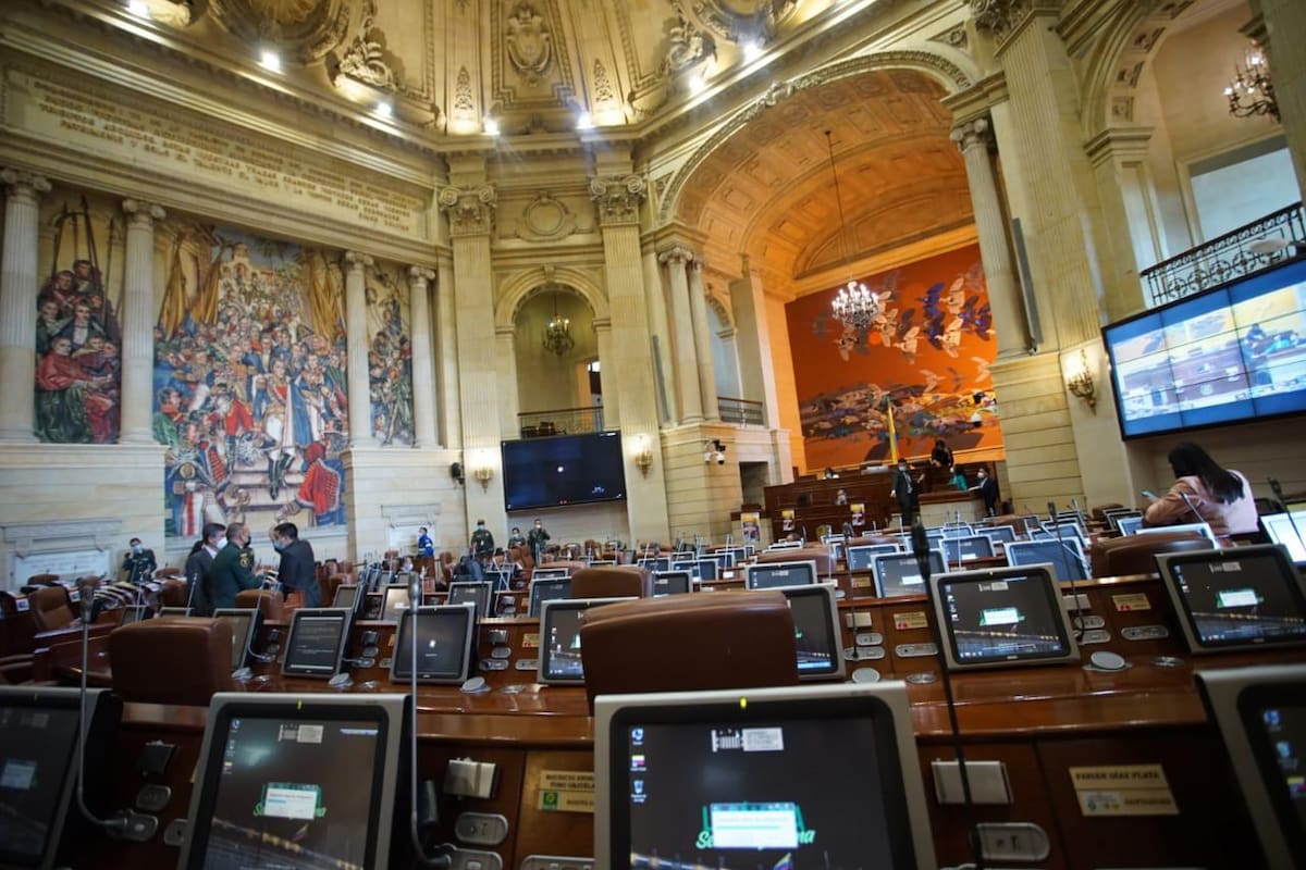 La plenaria de la Cámara de Representantes adelanta la moción de censura al ministro de la Defensa, Diego Molano.