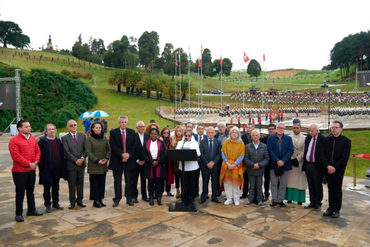 Tomada de video / VANGUARDIA Hacia el mediodía de este 7 de agosto, cuando los colombianos conmemoran la Batalla de Boyacá, llegó el presidente de Gustavo Petro, quien estaba en Brasil en la Cumbre de la Amazonía.