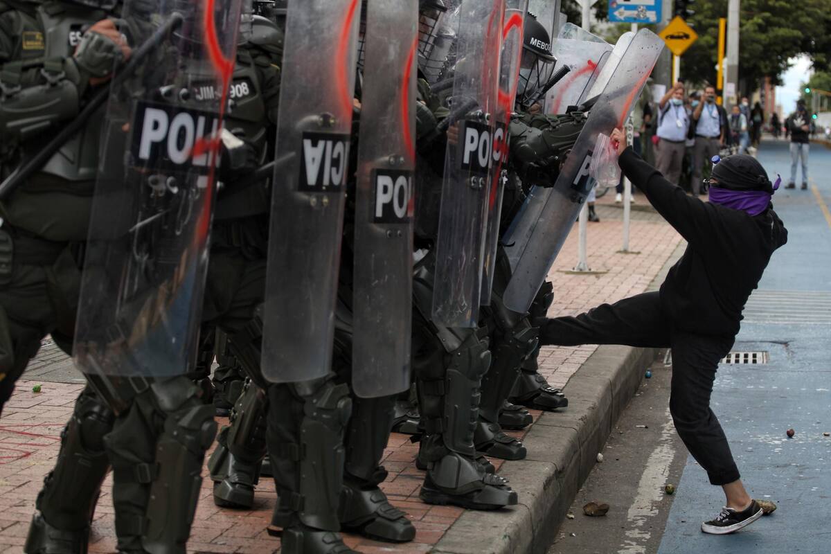 La ONG Temblores en conjunto con el Programa de Acción por la Igualdad y la Inclusión Social (Paiis) e Indepaz presentaron el informe sobre la presunta violación sistemática de los Derechos Humanos por parte de la Fuerza Pública contra los manifestantes colombianos en el marco del paro nacional. Colprensa