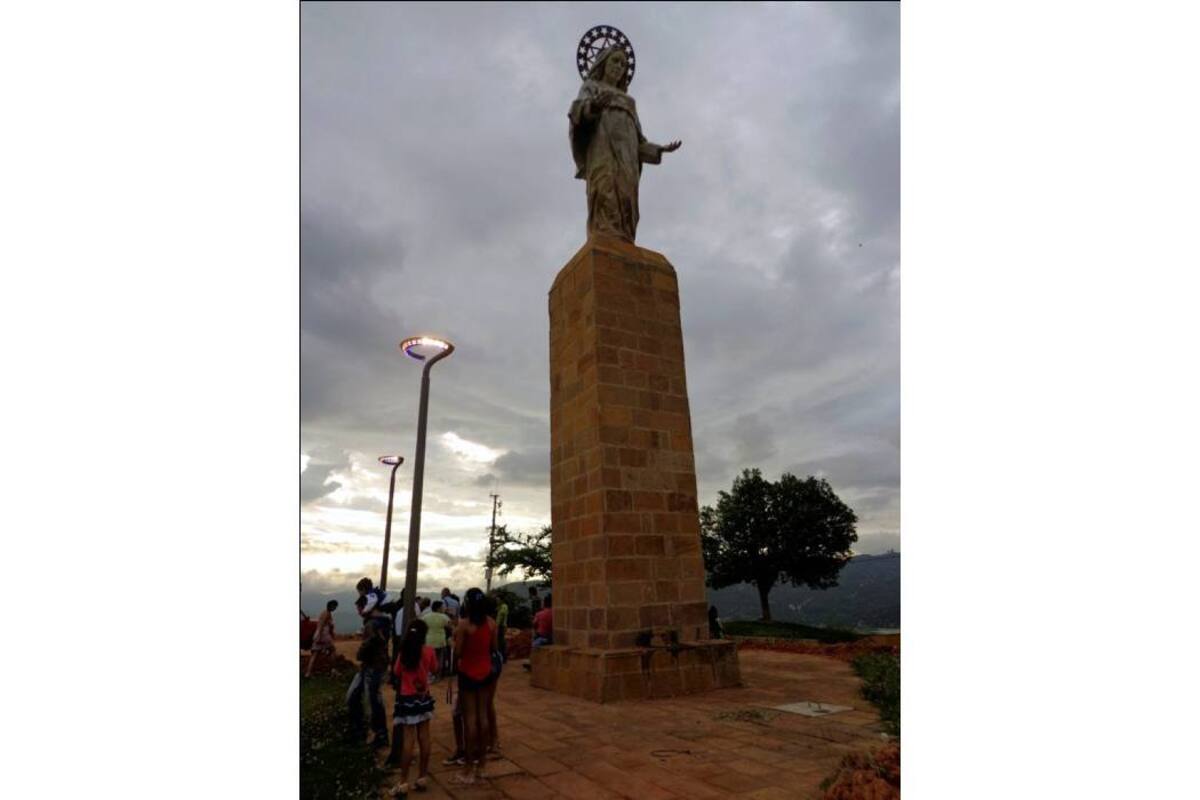 El cerro de La Cantera, uno de los principales atractivos de Piedecuesta tendrá luminarias en la vía, el sendero y la plazoleta. (Foto: Suministrada/VANGUARDIA LIBERAL)