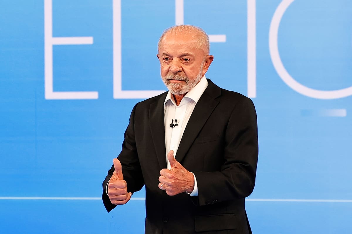 El presidente de Brasil y candidato a la reelección, Luiz Inácio Lula da Silva, posa durante un debate en los estudios de TV GLOBO este viernes, a dos días de la segunda vuelta de las elecciones presidenciales, en Río de Janeiro (Brasil). EFE/ Andre Coelho