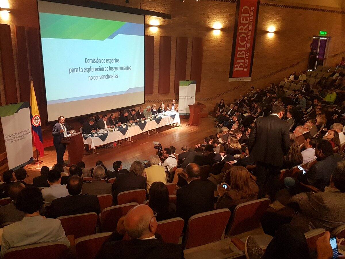 El grupo de especialistas integrado por 11 académicos nacionales y 2 internacionales en diversas disciplinas evaluó durante tres meses los impactos y riesgos de la actividad de exploración no convencional.