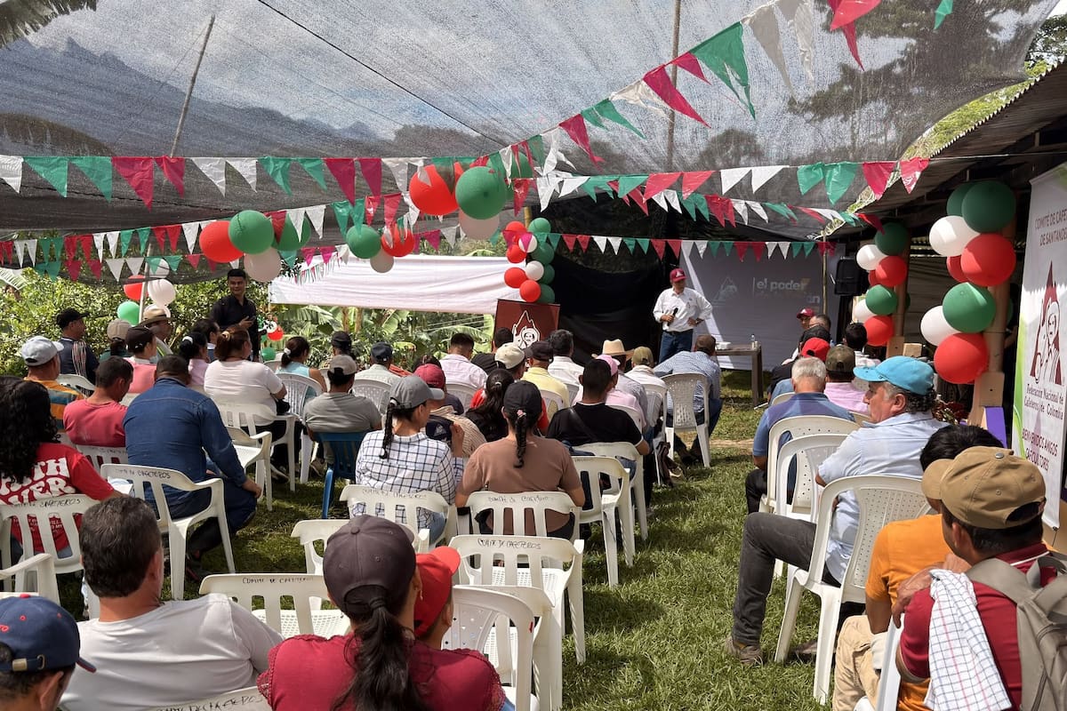 El Comité de Cafeteros de Santander adelanta visitas en todo el territorio para promover la participación en la jornada electoral.
