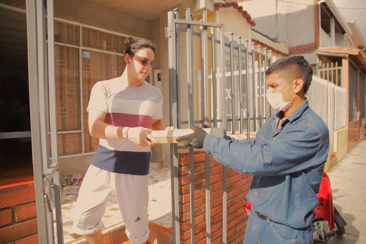 Los jóvenes universitarios de Bucaramanga y del área metropolitana recibieron en sus propias casas los primeros aparatos tecnológicos de estudio, asignados por la UIS.