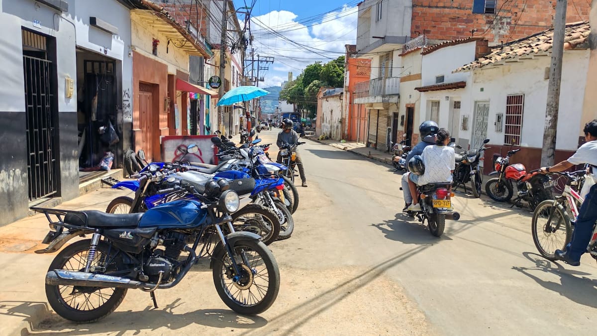 Los andenes ocupados en la Comuna 4. Marco Valencia / VANGUARDIA