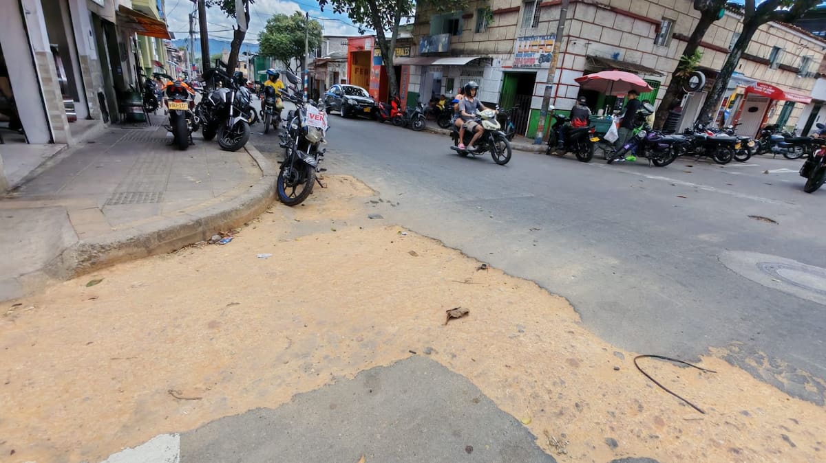 Calles en mal estado dificultan la movilidad. Marco Valencia / VANGUARDIA
