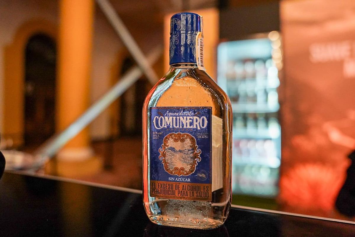 Comunera, la nueva ‘joya’ de la licorera pública. En 20 días de circulación, se han solicitado 9.840 estampillas para el
aguardiente Comunero sin azúcar en su presentación de 375 mililitros | Foto Cortesía