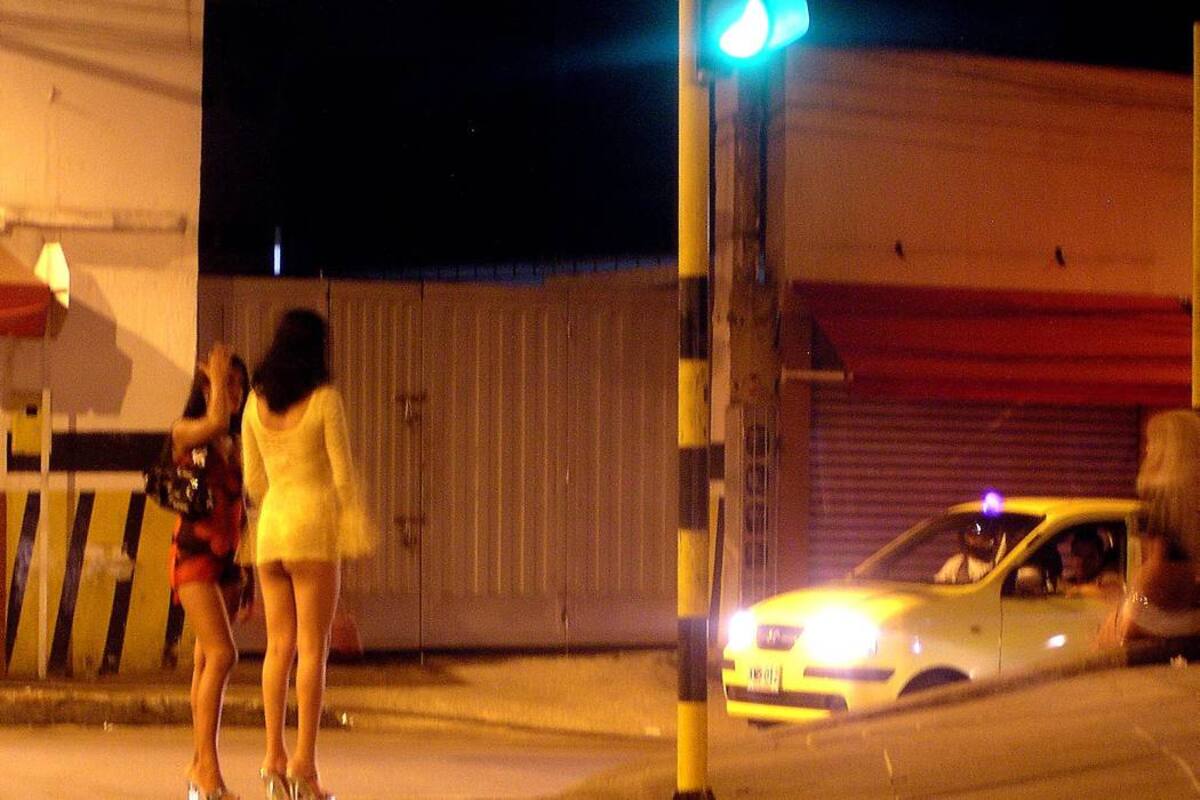 Según la denuncia de la comunidad, las menores de edad involucradas estarían siendo explotadas para ejercer la prostitución en el parque principal de Floridablanca después de las 10:00 de la noche. (Foto: Archivo / VANGUARDIA LIBERAL)