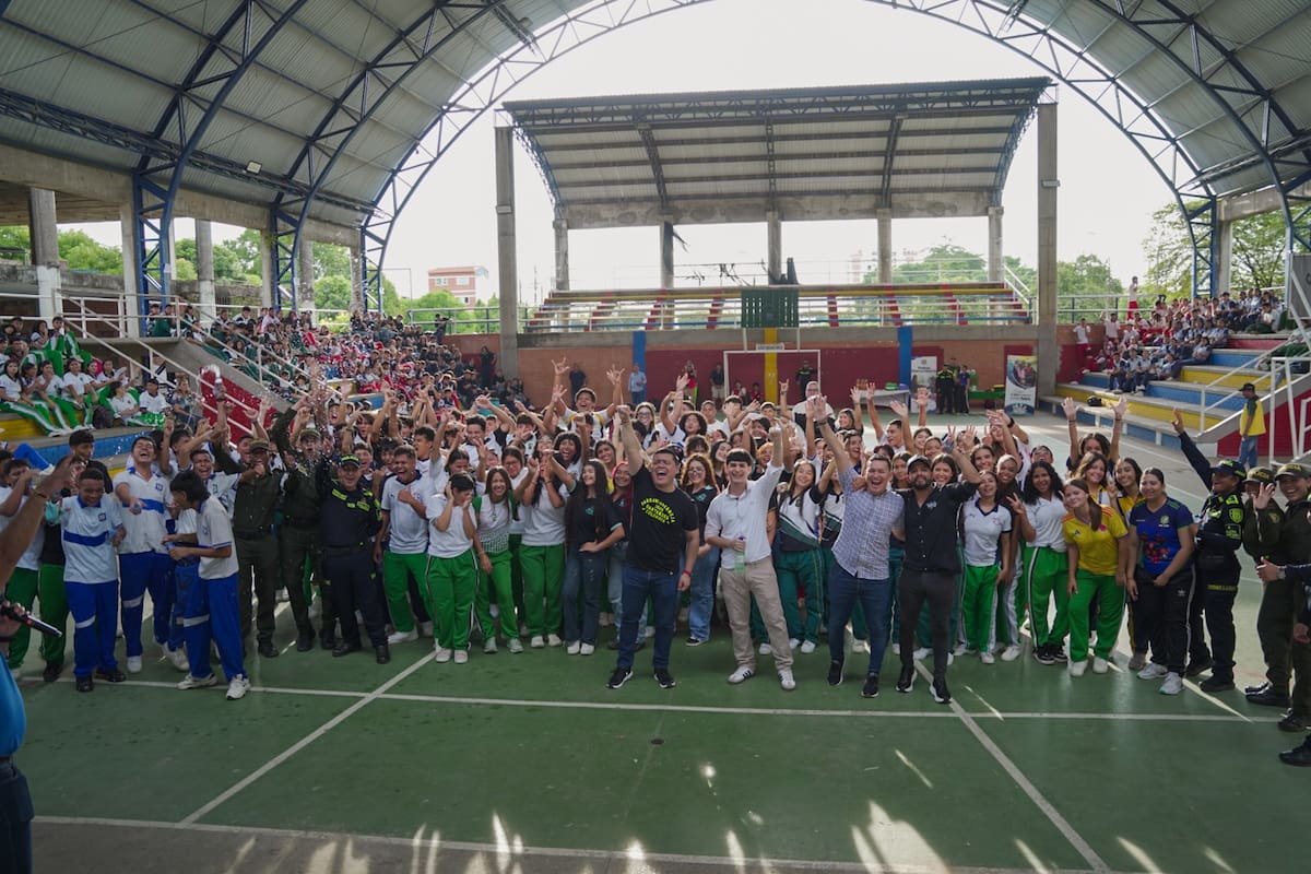 Estudiantes, docentes y representantes institucionales participaron en la clausura de Convivencia E, realizada en la Institución Educativa Técnico Superior de Comercio de Barrancabermeja.
Suministrada/Vanguardia