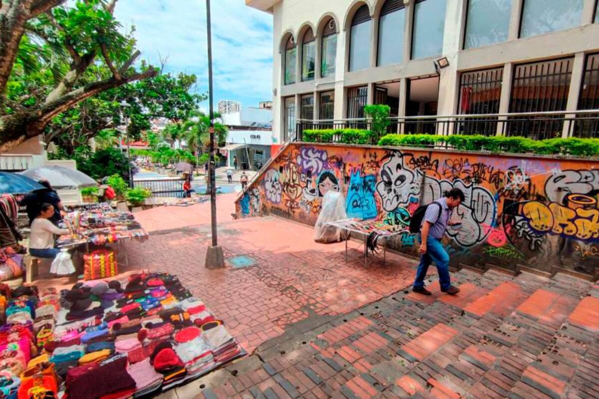 El ‘Pasaje de Los Hippies’, en Bucaramanga, se ubica sobre el sendero peatonal de la calle 49 entre carreras 35 y 35A, en el sector de Cabecera. (Fotos: Archivos / VANGUARDIA)