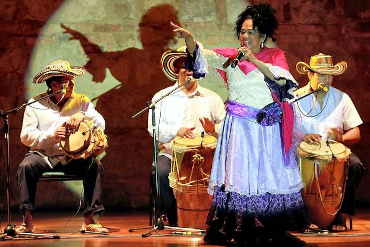Con diferentes muestras culturales el Ministerio de Cultura entregó el Premio Nacional Vida y Obra a la cantadora Sonia Bazanta Vides, más conocida como Totó La Momposina (Foto), y al maestro antioqueño Blas Emilio Ateortúa. (Colprensa Mauricio Alvarado)