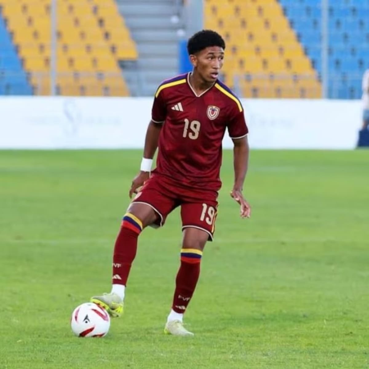 Confirman la muerte de una promesa del fútbol venezolano: fue hallado abrazado a su pareja tras los terremotos en Venezuela