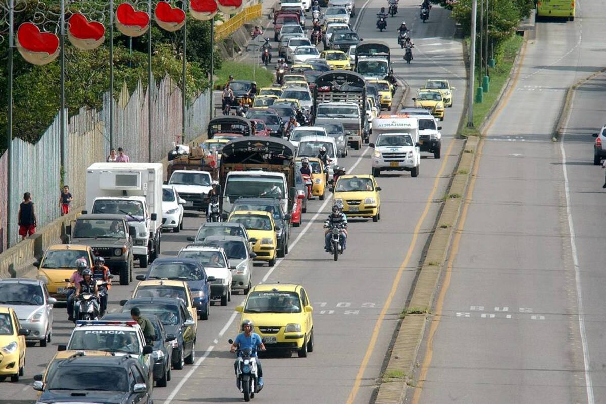 Se espera que mañana, 14 de julio, los taxistas cumplan su palabra y no generen bloqueos sobre la Autopista a Floridablanca. (Foto: / VANGUARDIA LIBERAL)
