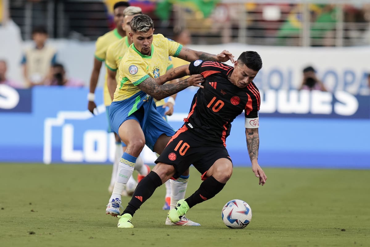 Santa Clara (United States), 02/07/2024.- Brazil midfielder Bruno Guimaraes (L) and Colombia midfielder James Rodriguez (R) battle for the ball during the second half of the CONMEBOL Copa America 2024 group D soccer match between Brazil and Colombia, in Santa Clara, California, USA, 02 July 2024. (Brasil) EFE/EPA/JOHN G. MABANGLO