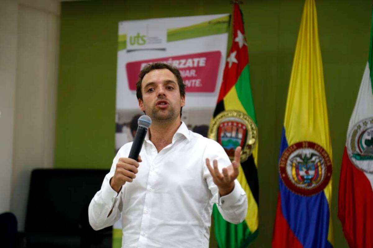 Luis Ernesto Gómez Londoño, Viceministro del Interior, se hizo presente en el auditorio de las Unidades Tecnológicas de Santander, UTS, para socializar una campaña pedagógica que busca fomentar el voto en la población juvenil. (Foto: / VANGUARDIA LIBERAL)