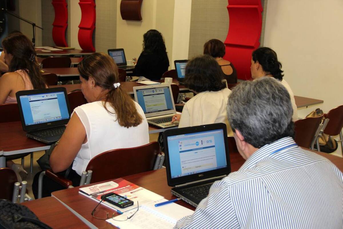 El primer taller ‘Construyendo Red’ se desarrolló ayer en la capital santandereana con la participación de diferentes actores regionales del área de la salud. (Foto: Suministrada / VANGUARDIA LIBERAL)