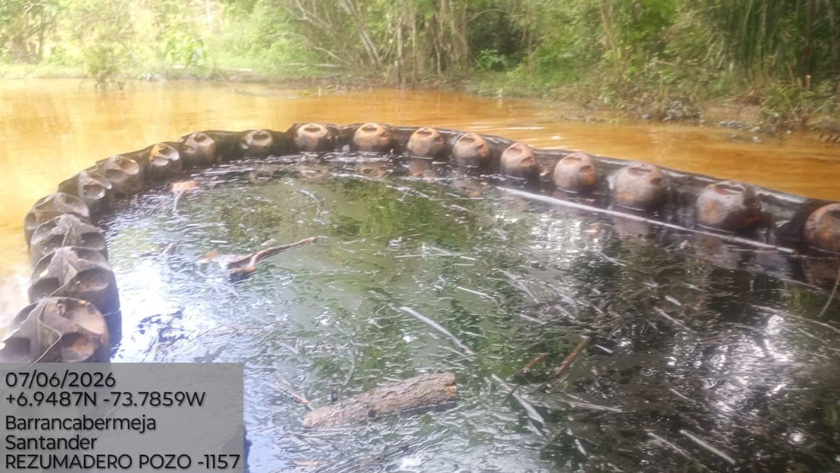 Presunto afloramiento de hidrocarburos en Barrancabermeja (Suministrada / Vanguardia)