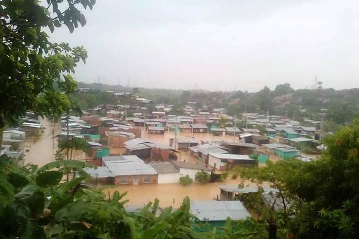 El aumento de caudal del río en el sector La Bendición de Dios de Barrancabermeja generó inundaciones. (Foto: Suministrada / VANGUARDIA LIBERAL)