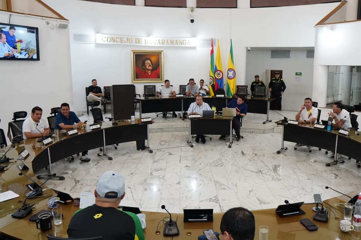 Luego de casi un año de retrasos en el Concejo de Bucaramanga, la carrera por el control fiscal de la capital santandereana entra en su recta final. Con una excontralora de Antioquia, una excontralora de Floridablanca y un investigador del CTI sobre la mesa, la ciudad se prepara para una votación decisiva en pleno lunes festivo.