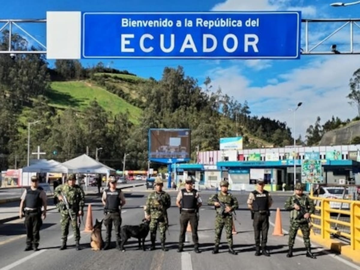Control militar en la frontera entre Ecuador y Colombia. // Foto: Colprensa