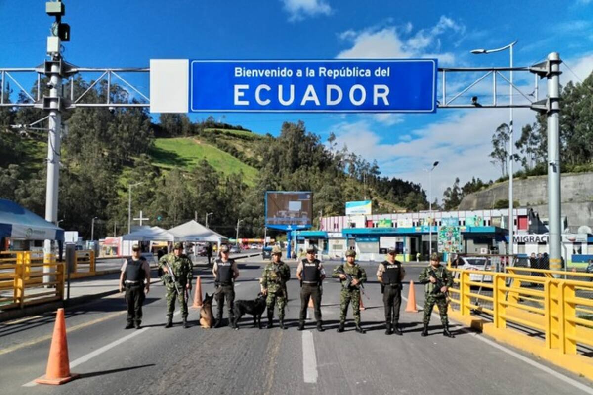 Control militar en la frontera entre Ecuador y Colombia. // Foto: Colprensa