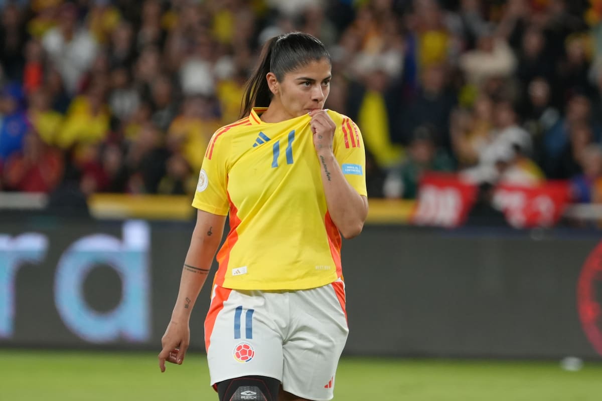 AMDEP9557. QUITO (ECUADOR), 02/08/2025.- Catalina Usme de Colombia celebra un gol este sábado, en la final de la Copa América Femenina entre Colombia y Brasil en el estadio Rodrigo Paz Delgado en Quito (Ecuador). EFE/ Vicente Costales
