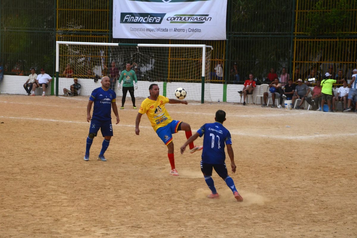 La Copa de Campeones Comultrasan entra en calor con líderes y emociones. /FOTO: Suministrada