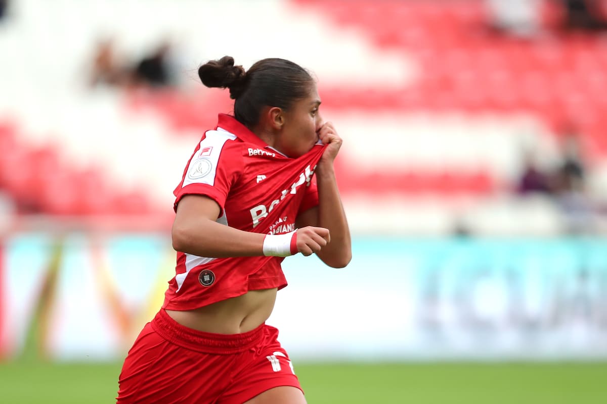 AMDEP4909. QUITO (ECUADOR), 28/10/2026.- Daniela Garavito de Santa Fe celebra un gol este miércoles, en un partido de la semifinal de la Copa Libertadores Femenina entre Corinthians y Independiente Santa Fe en el estadio Rodrigo Paz Delgado, en Quito (Ecuador). EFE/ STR