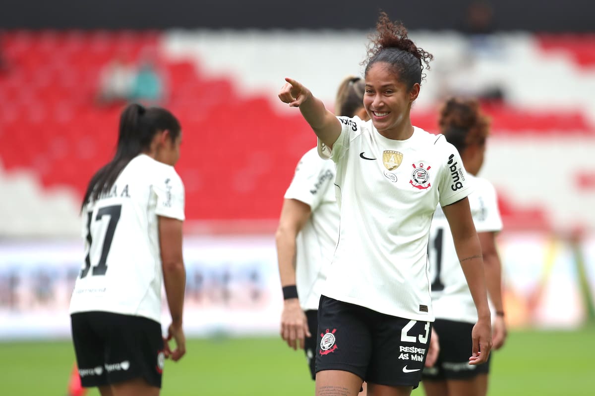 AMDEP4920. QUITO (ECUADOR), 28/10/2026.- Giovanna Fernandes de Corinthians celebra un gol este miércoles, en un partido de la semifinal de la Copa Libertadores Femenina entre Corinthians y Independiente Santa Fe en el estadio Rodrigo Paz Delgado, en Quito (Ecuador). EFE/ STR