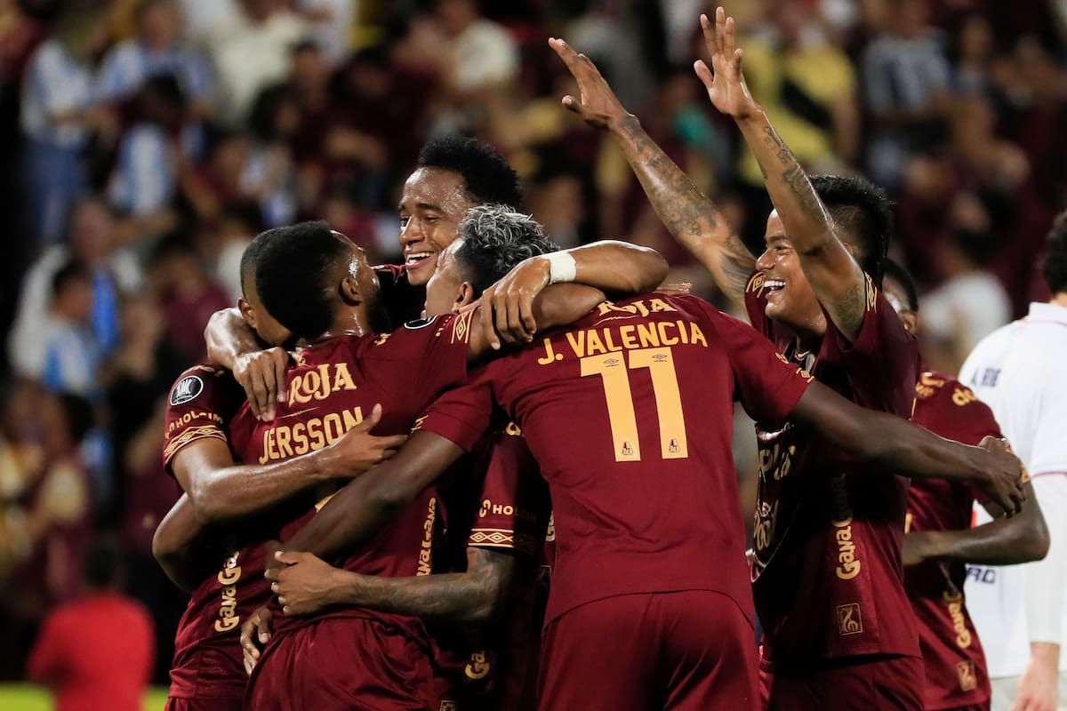 AMDEP4955. IBAGUÉ (COLOMBIA), 06/05/2026.- Jugadores de Tolima celebran un gol este miércoles, en un partido de la fase de grupos de la Copa Libertadores entre Tolima y Nacional en el estadio Manuel Murillo Toro de Ibagué (Colombia). EFE/ Carlos Ortega