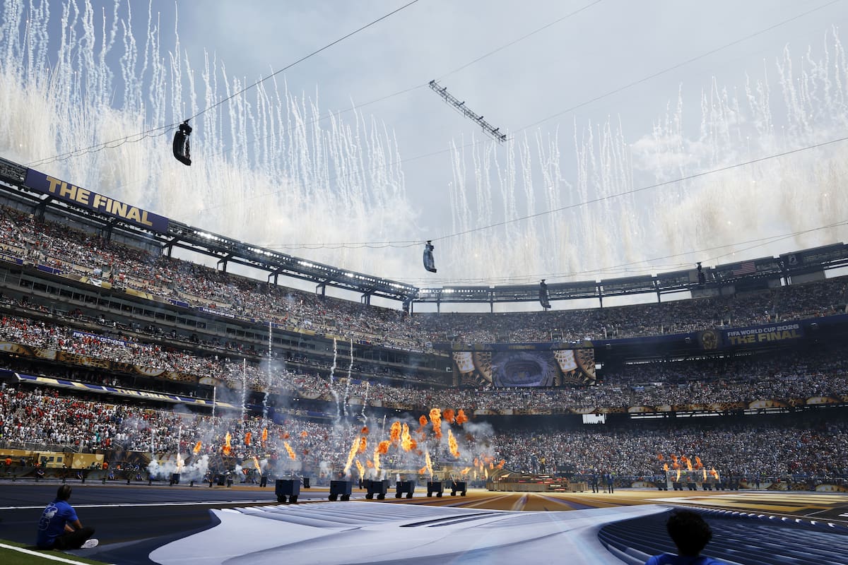 203
El humo de los fuegos artificiales se eleva durante la ceremonia de clausura previa a la final de la Copa Mundial de la FIFA 2026 entre España y Argentina, en East Rutherford, Nueva Jersey, EE. UU., el 19 de julio de 2026. (España) EFE/EPA/WILL OLIVER