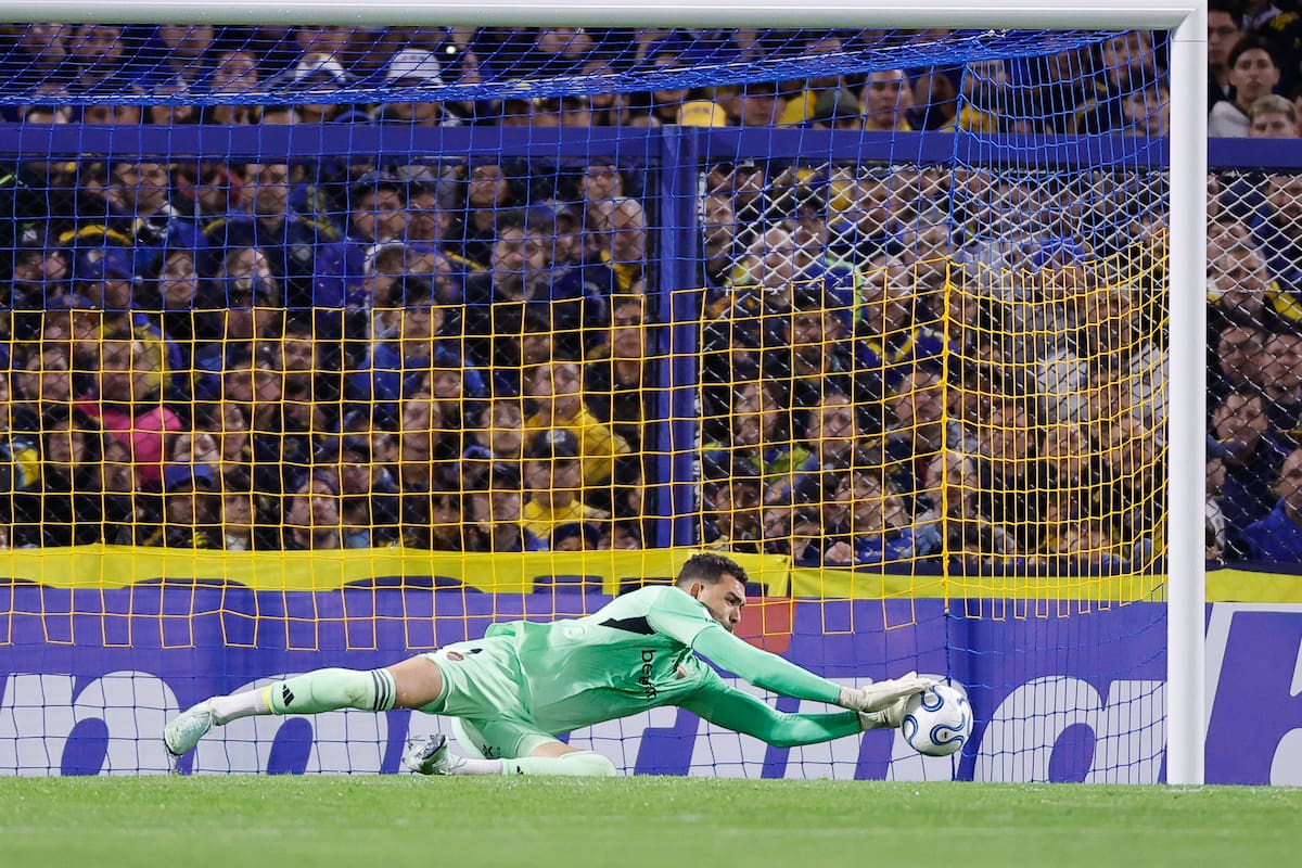 AMDEP9306. BUENOS AIRES (ARGENTINA), 23/07/2026.- Álvaro Montero de Boca controla un balón este jueves, en un partido de la Copa Sudamericana entre Boca Juniors y O'Higgins en el estadio Alberto José Armando, en Buenos Aires (Argentina). EFE/ Juan Ignacio Roncoroni