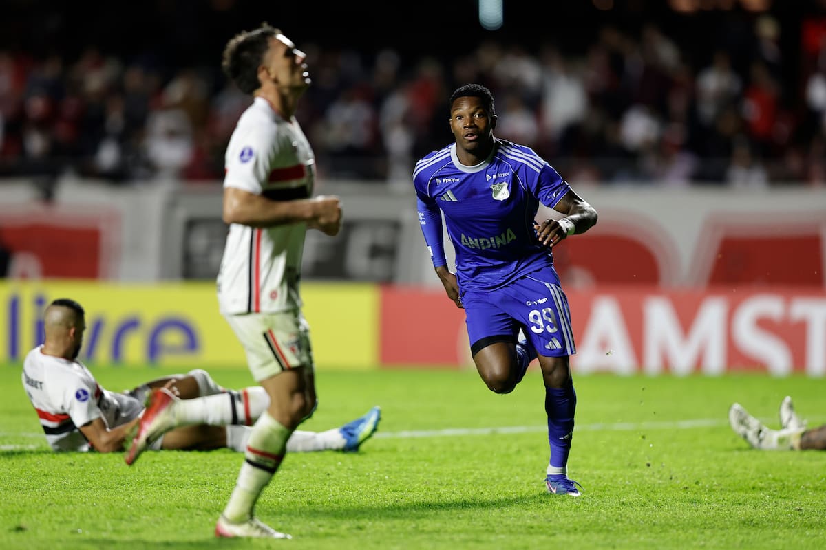 AME3186. SAO PAULO (BRASIL), 19/05/2026.- Jorge Hurtado (c) de Millonarios celebra un gol este martes, durante un partido de la Copa Sudamericana entre Sao Paulo y Millonarios en el estadio Morumbi en Sao Paulo (Brasil). EFE/ Isaac Fontana
