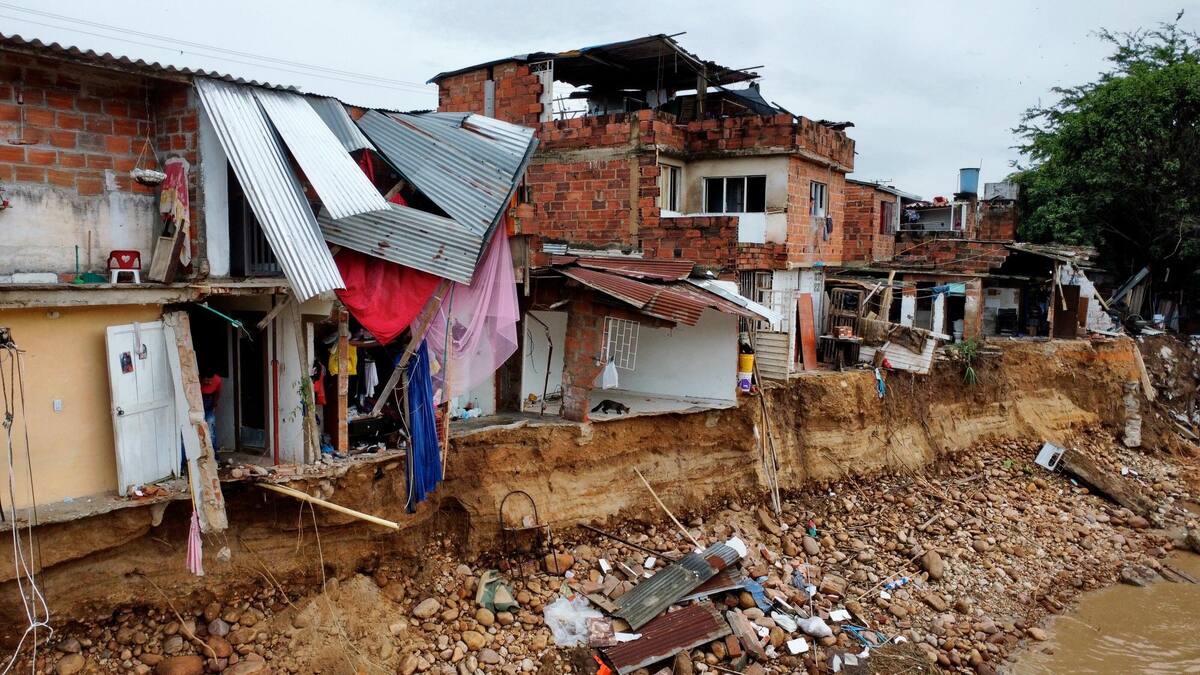 La creciente súbita del río de Oro socavó los cimientos de estas viviendas. (Fotos: Diego Calderón León / VANGUARDIA)