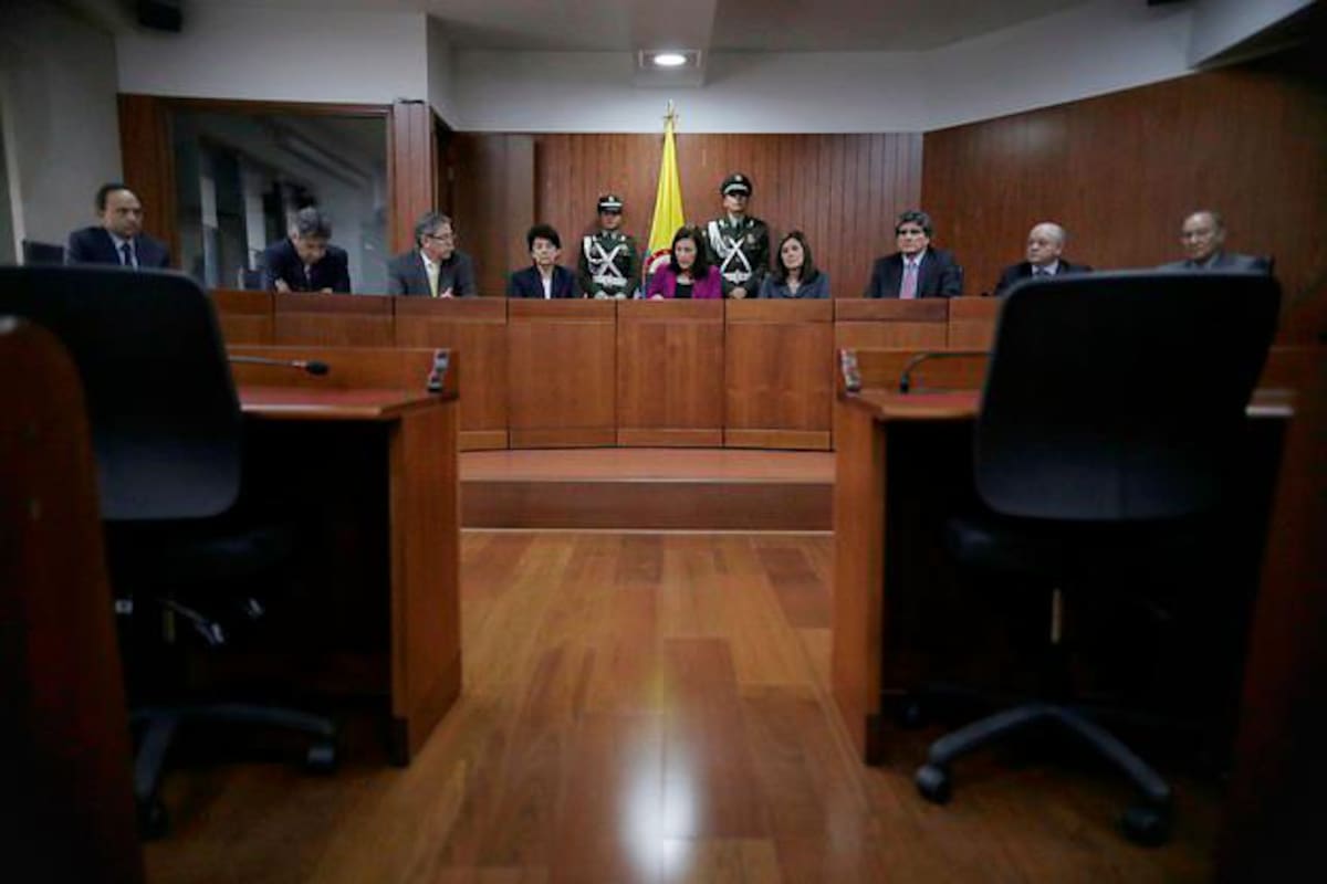 Denuncian presunto espionaje a magistrados de la Corte Constitucional