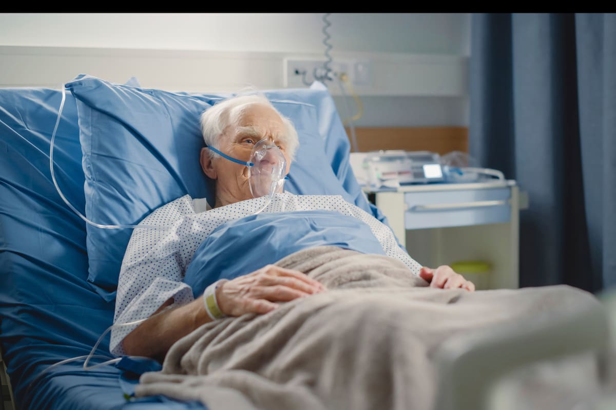 Corte pide al Estado crear política de cuidado y frenar abandono de adultos mayores en hospitales. | Foto: Vanguardia